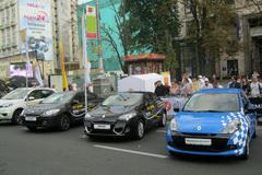 Renault АИС Автокрай приготовил подарки в честь Дня автомобилиста!