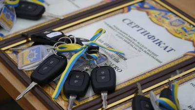 Группа компаний АИС осуществила поставку 77 автомобилей Renault Национальной Полиции Украины